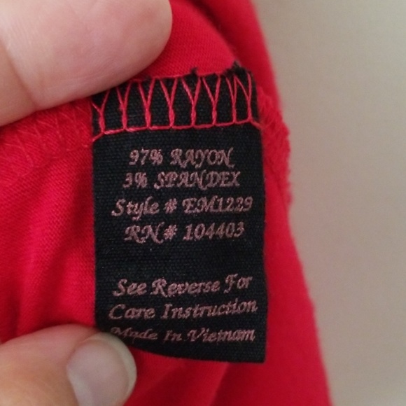 Red Sleeveless Top - Picture 4 of 5